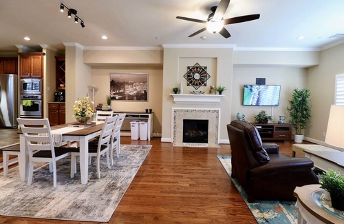 Montrose House | Lovely home - Great location River Oaks Houston Texas