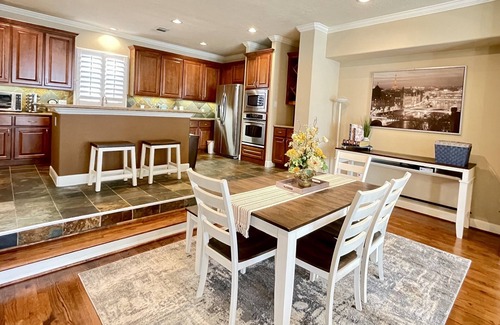 Montrose House | Lovely home - Great location River Oaks Houston Texas