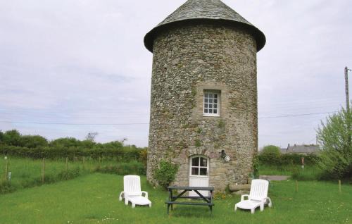 Anneville-sur-Mer House | Lovely Home In Anneville Sur Mer With Kitchenette