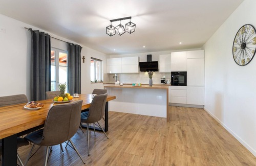Rastevic House | Lovely home in Benkovac with WiFi