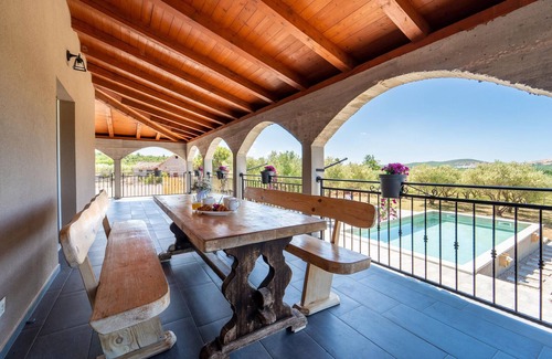 Rastevic House | Lovely home in Benkovac with WiFi