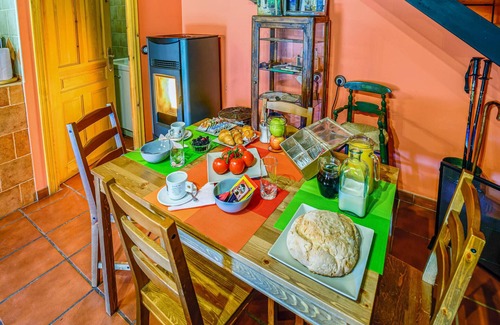 Benllera House | Lovely home in Benllera with WiFi