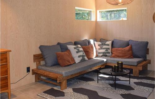 Borrby House | Lovely Home In Borrby With Kitchen