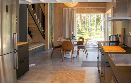 Borrby House | Lovely Home In Borrby With Kitchen