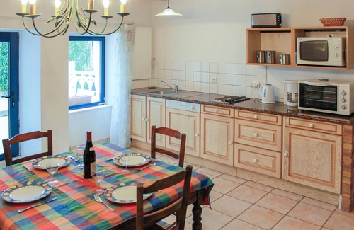Sene House | Lovely home in Cadouarn with WiFi