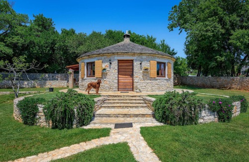 Cabrunici House | Lovely home in Cukrici with WiFi