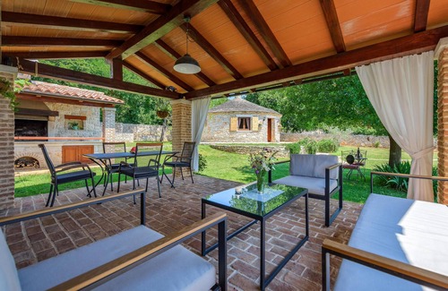 Cabrunici House | Lovely home in Cukrici with WiFi