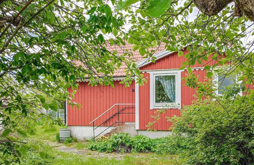 Degerhamn House | Lovely home in Degerhamn with kitchen