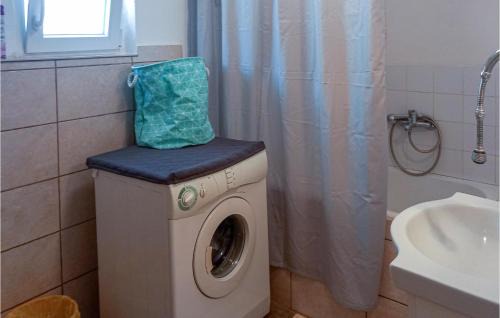 Donji Zagon House | Lovely Home In Donji Zagon With Wifi