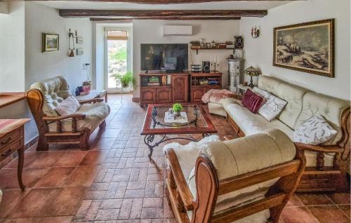Senj House | Lovely Home In Gornji Lopci With Wifi