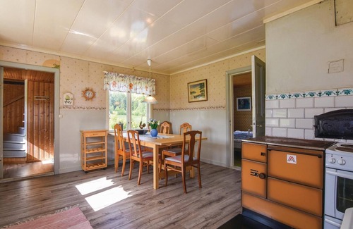 Fargelanda Municipality House | Lovely home in Högsäter with kitchen