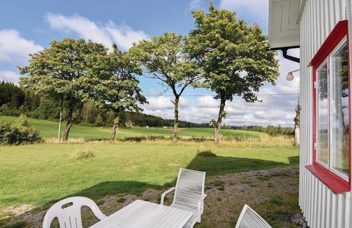 Fargelanda Municipality House | Lovely home in Högsäter with kitchen