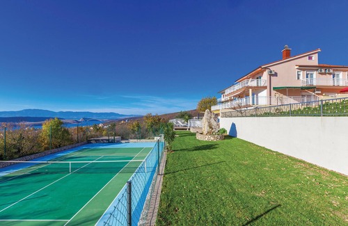 Jadranovo House | Lovely home in Jadranovo with WiFi