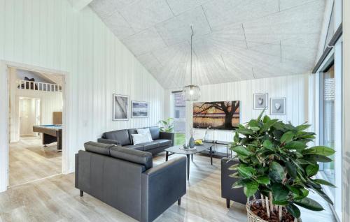Jesendorf House | Lovely Home In Jesendorf With Sauna