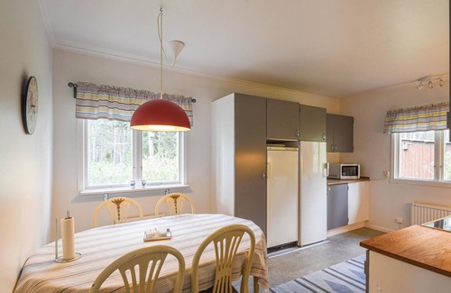 Tingstade House | Lovely home in Lärbro with kitchen