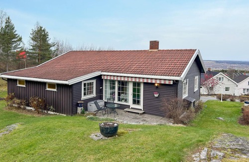 Ostre Toten House | Lovely home in Lena with WiFi