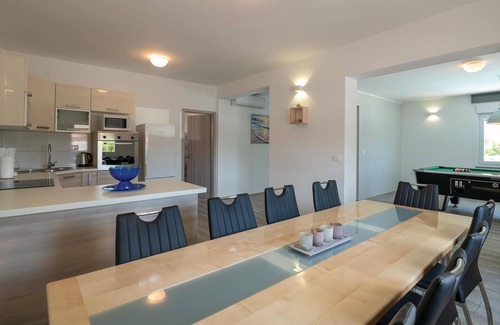 Loborika House | Lovely home in Loborika with WiFi
