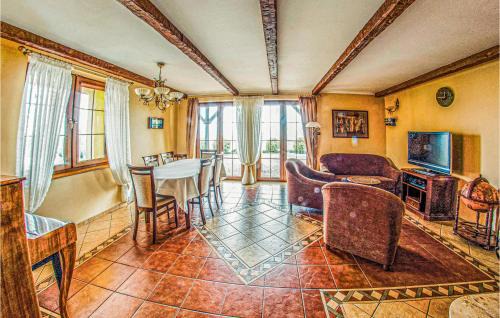 Malechowo House | Lovely Home In Malechowo With Wifi