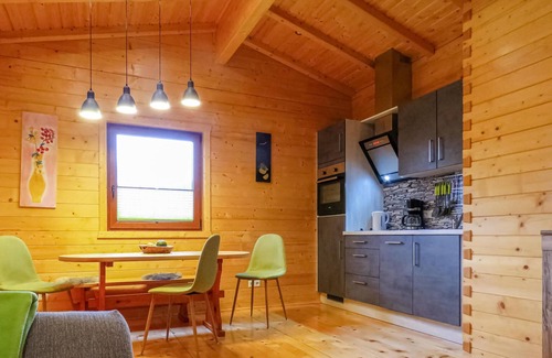 Merzalben House | Lovely home in Merzalben with WiFi