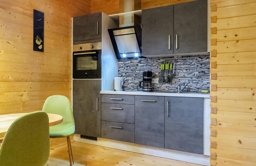 Merzalben House | Lovely home in Merzalben with WiFi