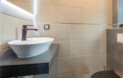 Brestovac House | Lovely Home In Novo Zvecevo With Sauna