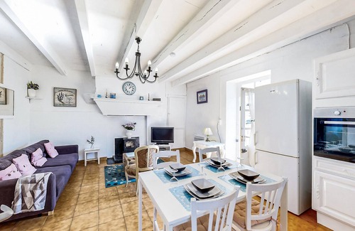 Oradour-Fanais House | Lovely home in Oradour-Fanais with WiFi