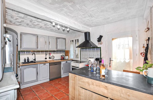 Oms House | Lovely home in Oms with WiFi