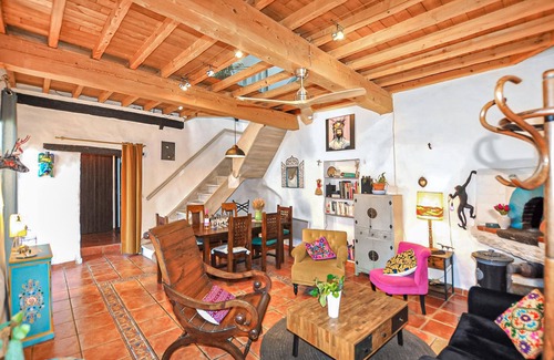 Oms House | Lovely home in Oms with WiFi