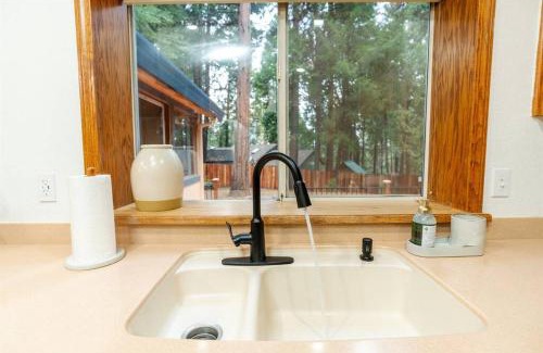 Placerville House | Lovely Home in Pollock Pines with Hot Tub