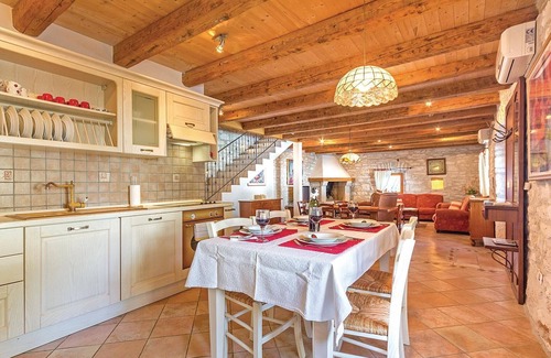 Puntera House | Lovely home in Puntera with kitchen