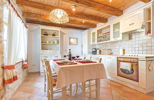 Puntera House | Lovely home in Puntera with kitchen