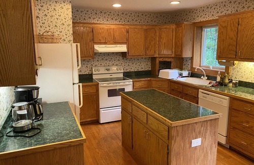 Afton House | Lovely home in quaint rolling hills near Afton wineries