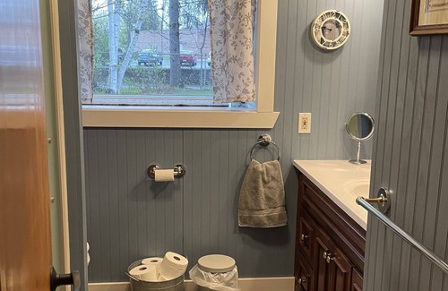 Jonesville House | Lovely home in quiet neighborhood