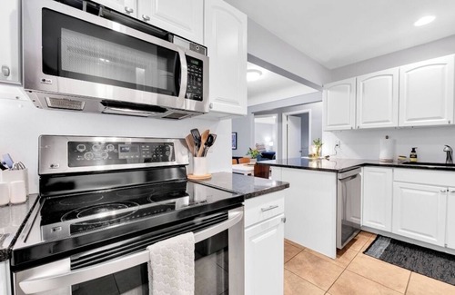 Royal Oak House | Lovely Home in R. Oak near Birmingham! Gorgeous, pet-friendly, king bed, deck!