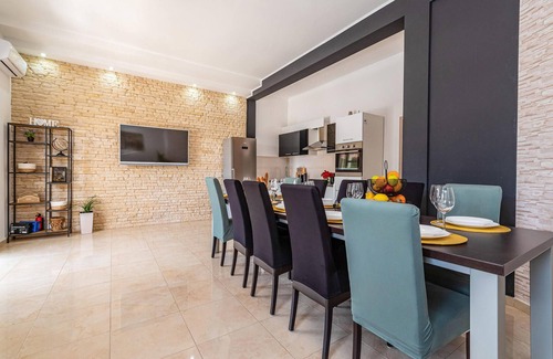 Velim House | Lovely home in Radasinovci with kitchen