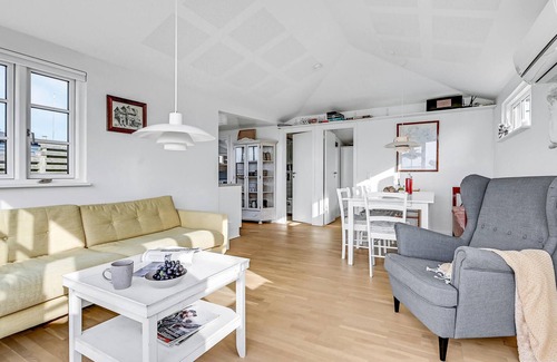 Ronde House | Lovely home in Rønde with kitchen