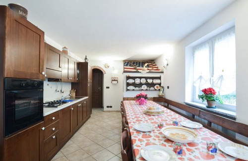 Vado Ligure House | Lovely home in Sant'Ermete with kitchen