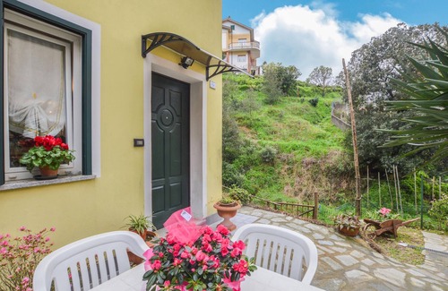 Vado Ligure House | Lovely home in Sant'Ermete with kitchen