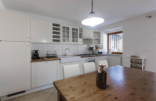 Miren-Kostanjevica House | Lovely home in Sela na Krasu with sauna