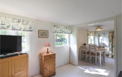 Stenkullen House | Lovely Home In Stenkullen With Wifi