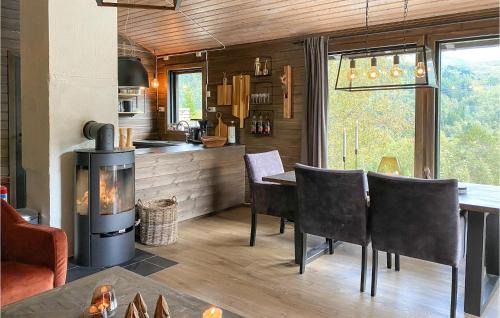 Møre og Romsdal House | Lovely Home In Stordal With Wifi