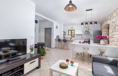 Rezanci House | Lovely home in Svetvincenat with WiFi