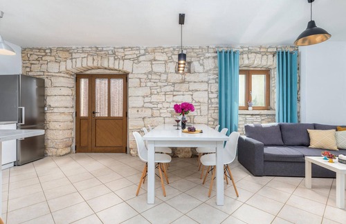 Rezanci House | Lovely home in Svetvincenat with WiFi