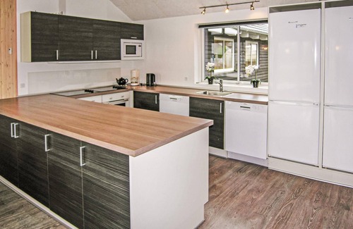 Lohals House | Lovely home in Tranekær with kitchen