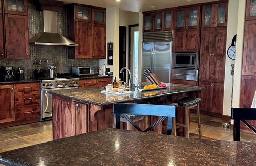 Dammeron Valley House | Lovely Home in enchanting Dammeron Valley with stunning views of Pine Mountain.