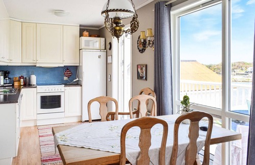 Karmoy House | Lovely home in Vedavågen with WiFi