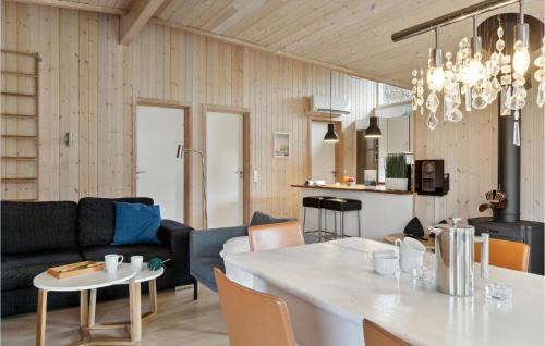 Rageleje House | Lovely Home In Vejby With Kitchen