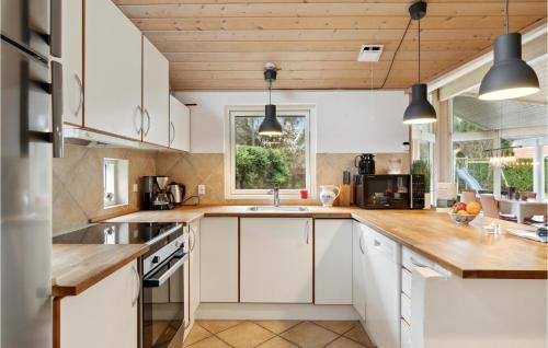 Rageleje House | Lovely Home In Vejby With Kitchen