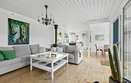 Rageleje House | Lovely Home In Vejby With Kitchen