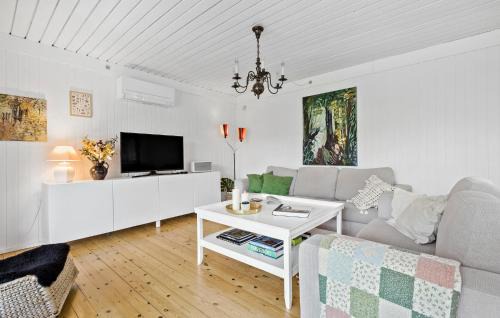 Rageleje House | Lovely Home In Vejby With Kitchen